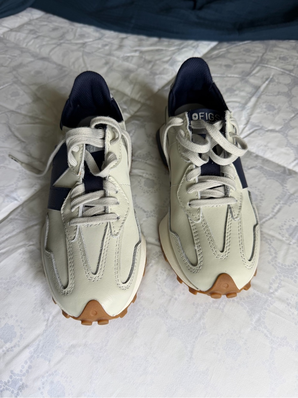 New Balance Cream & Navy Retro Trainer Sneakers - Picture 2 of 9